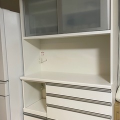 食器棚　吊り戸棚付きカップボードの画像