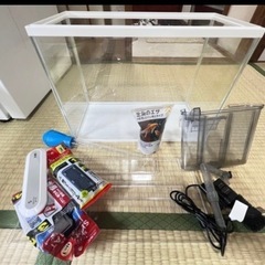 水槽内のすべての熱帯魚、水草、砂利、さらにLEDライトなど、水槽に関するものをすべて販売します。 水槽の中にはおよそ50種類近くの魚がいます。の画像