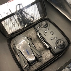 新品【160】E88 カメラ無し折りたたみリモコンドローン（黒）の画像