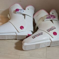 スキー靴(ジュニア、22.5cm)の画像
