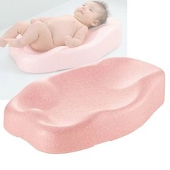 【江阪駅徒歩3分！】美品　リッチェル ひんやりしないおふろマットR (新生児〜6カ月頃) [ Richell 沐浴 入浴 お風呂 お手入れマット ねんねマット 軽い 暖かい 温かい 寒くない 保温性 お湯張り お手入れ簡単 プレゼント 新生児 赤ちゃん 出産祝い 出産準備 ]の画像