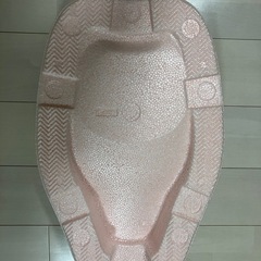 【江阪駅徒歩3分！】美品　リッチェル ひんやりしないおふろマットR (新生児〜6カ月頃) [ Richell 沐浴 入浴 お風呂 お手入れマット ねんねマット 軽い 暖かい 温かい 寒くない 保温性 お湯張り お手入れ簡単 プレゼント 新生児 赤ちゃん 出産祝い 出産準備 ]の画像