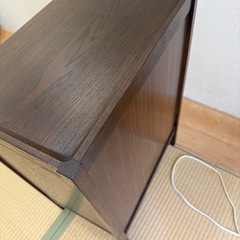 カリモクの木製キャビネットの画像