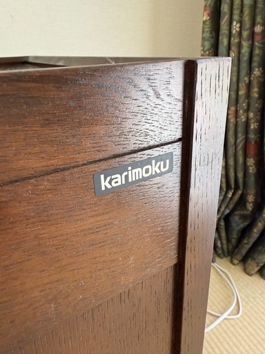カリモクの木製キャビネット