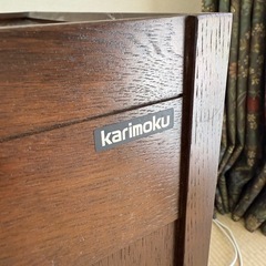 カリモクの木製キャビネットの画像