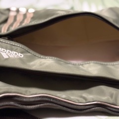 アディダス 大きめショルダーバッグの画像