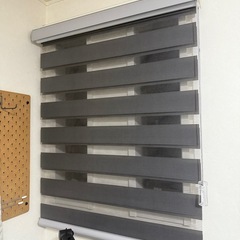 美品 タキブラインド ロールスクリーン ダークグレー W80 x H90 調光の画像
