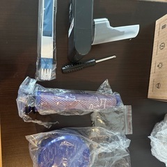 ダイソン　掃除機　V7 slim スタンド　新品社外バッテリー、フィルター付きの画像