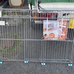 中古美品　アイリスオーヤマストーブガード　SS-1000N：幅約105×奥行き約67×高さ約71の画像