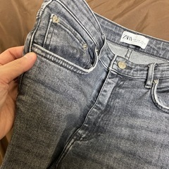 ZARA ジーンズ　ブラックの画像