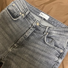 ZARA ジーンズ　ブラックの画像