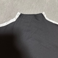 ハイネック長袖トップスの画像