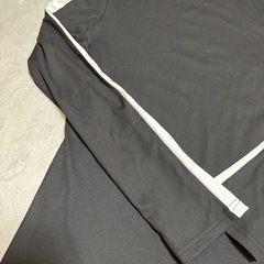 ハイネック長袖トップスの画像