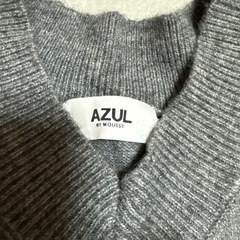 AZULグレーVネックセーターの画像