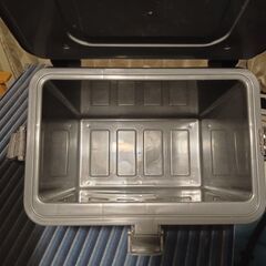 クーラーボックス（カトラリーセット、小皿付き）の画像