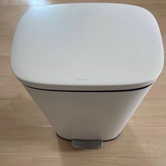 KEYUKAフットペダル式 ホワイトごみ箱の画像