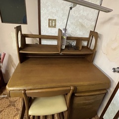カリモク学習机、椅子　2セットの画像