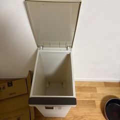 ゴミ箱の画像