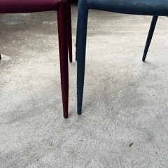 0円　差し上げます　赤と青の椅子　二脚セットの画像