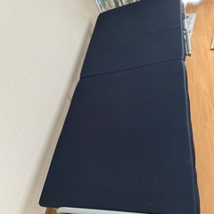 折りたたみ式ベッドの画像