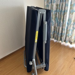 折りたたみ式ベッドの画像