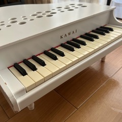 カワイのミニピアノの画像