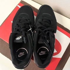 新品未使用 NIKE ナイキ ベンチャーランナー 24.5cm レディース
の画像