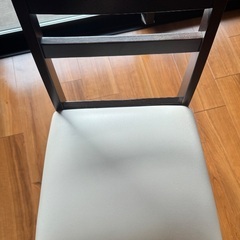 イス  スタイリッシュ  シンプル  高級感  椅子  ダイニングチェアの画像