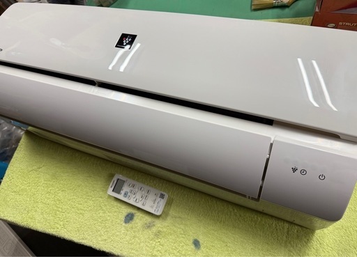 シャープ　ルームエアコン　2022年製　AY-P22N-W 室内機クリーニング済み