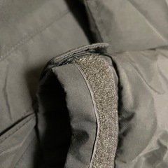 カーキロングジャケットの画像