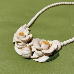 荒巻秀美 作 『彫刻 ネックレス 椿』の画像