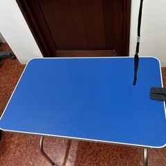 トリミングテーブルの画像