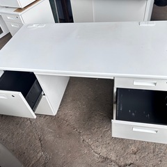 鍵つき事務テーブル140cm 美品　他にも在庫多数！の画像