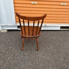 アンティーク調の椅子の画像