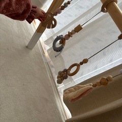 木製ベビージム  おもちゃ付きの画像