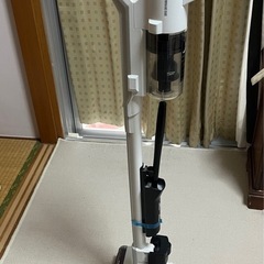アイリスコードレス掃除機（バッテリー要交換）の画像