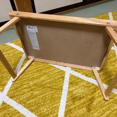 IKEAの折りたたみテーブル、台の画像