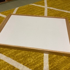 IKEAの折りたたみテーブル、台の画像