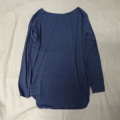 ( M-1020 )UNIQLO ユニクロエアリズムUVカットシームレスロングT（長袖） レディース Mサイズ ブルー 青 241-426164 中古の画像