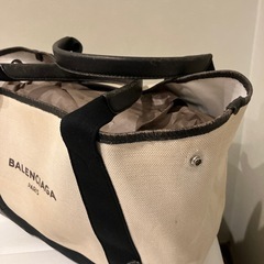 BALENCIAGAの画像