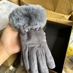 冬 レディース レディース 暖かい手袋 かわいいファー 口パフ 厚みのある防寒手袋の画像