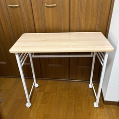 折りたたみテーブルの画像