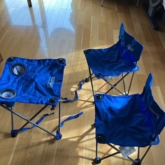 コンパクトチェアーテーブルセットの画像