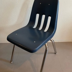 Virco スタッキングチェア　ネイビー2脚ありの画像