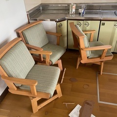 ダイニングテーブル&イスのセットの画像