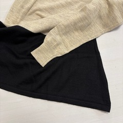 裾広め　切り替えデザインニットの画像