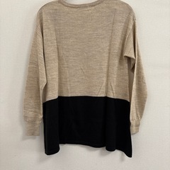 裾広め　切り替えデザインニットの画像