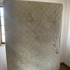 クイーンサイズマトレスの画像