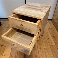 話し中！キャビネット　サイドテーブルの画像