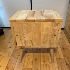 話し中！キャビネット　サイドテーブルの画像